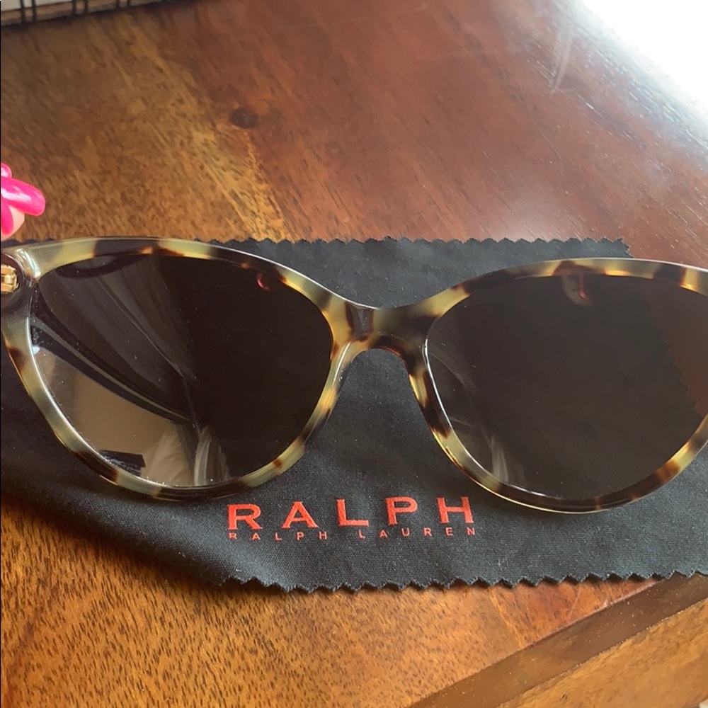 ALMOST NEW‼️Ralph Lauren polarized tortoise shell Sunglasses 🕶️